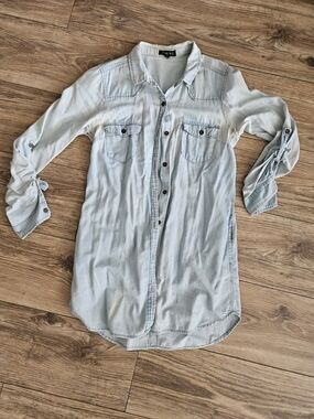 Timing Light Wash Denim Button-Up Tunic Shirt